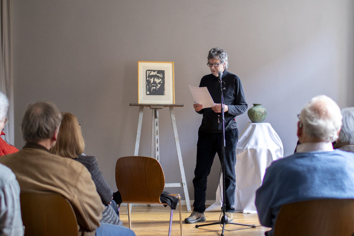 Klaus Simon präsentiert „Der Prophet“, einen Holzschnitt von Emil Nolde