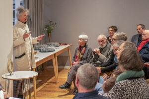 Elisabeth Ehrhorn eröffnet den Abend mit Lieblingsstücken