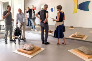 Raimer Jochims Ausstellung "Steine" 2026 am Kirchberg in Maintal Hochstadt